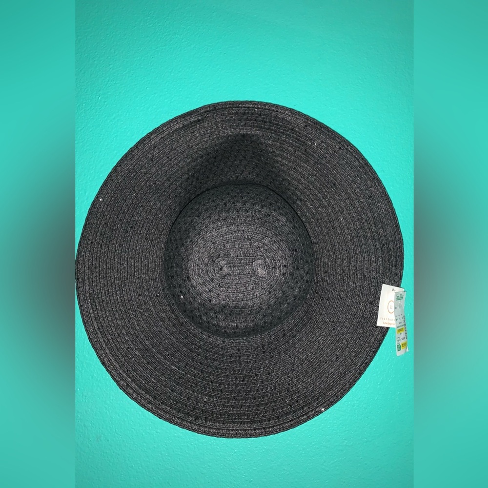 4 Different Hats - Picture 7 of 16